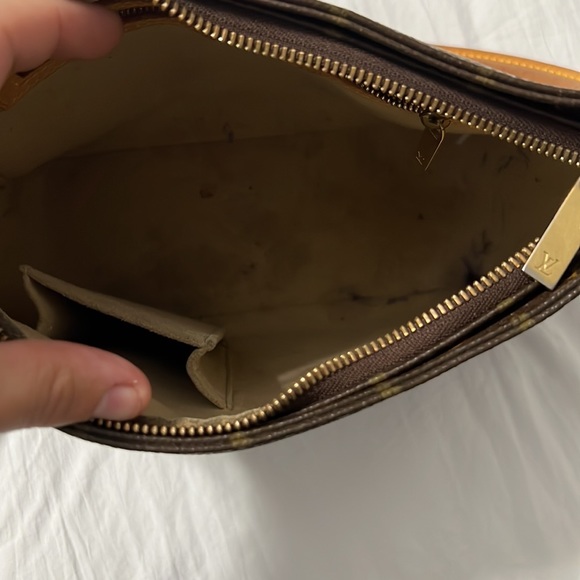 LOUIS VUITTON Monogram Looping MM. - Picture 7 of 8